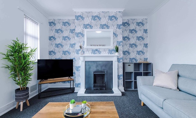Crewe House | Spacious 3 Bed House, Close to Crewe Station