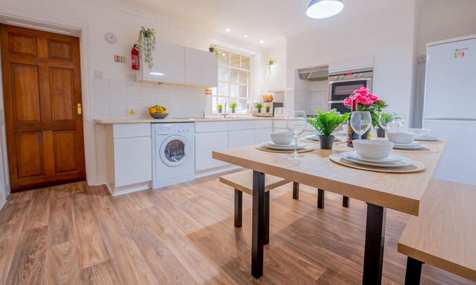 Rochester Apartment | Spacious 3 Bed Maisonette In The Heart Of Rochester