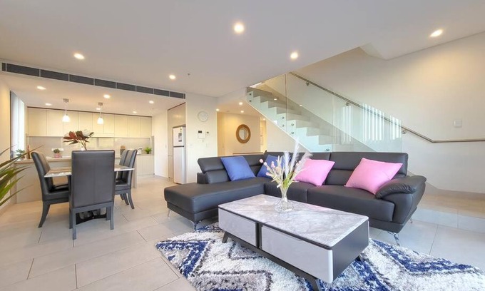 Kogarah Apartment | Spacious 3-Bed Penthouse with Perfect View