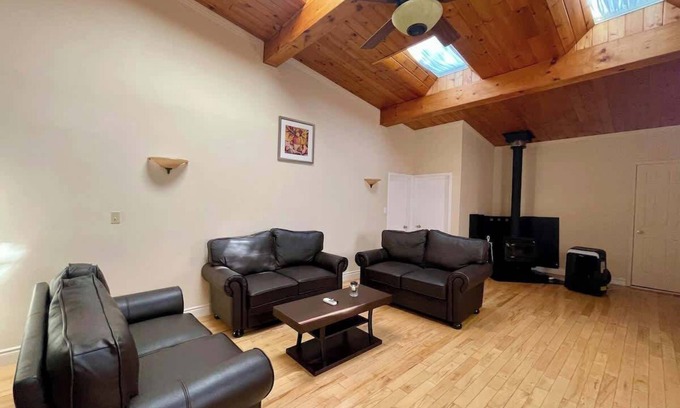 Bobcaygeon House | Spacious 3-Bedroom Main House in Bobcaygeon #12