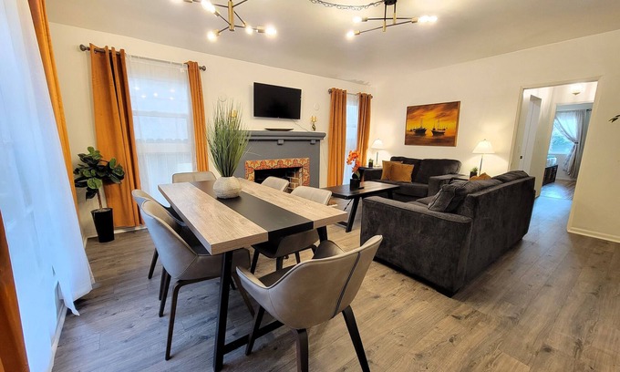 Pico - Robertson Apartment | Spacious 3 bedroom apt. Walk to markets, Game console, 10 min to Rodeo Drive!