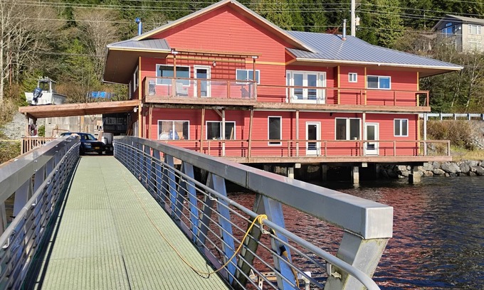 Ketchikan Apartment | Spacious 3-bedroom apartment on the water in Ketchikan: Tongass Narrows