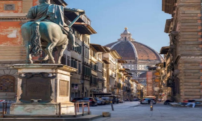 Santa Maria Novella Apartment | Spacious 3-Bedroom Apartment with Stunning Rooftop Terraces in San Lorenzon