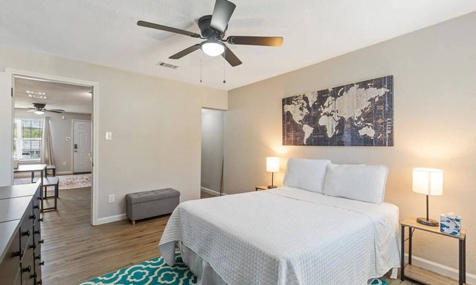 Oak Cliff Apartment | Spacious 3-bedroom apartment in amazing Dallas with AC, WiFi