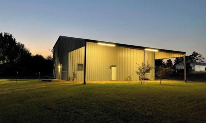 Kilgore House | Spacious 3 bedroom barndominium at the Speedwaynn