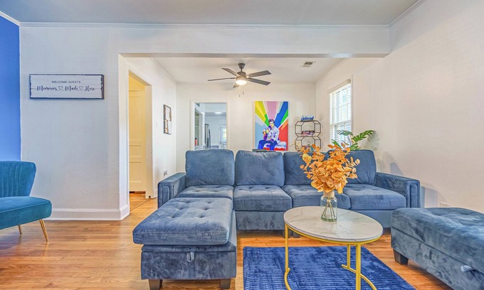 East Memphis House | Spacious 3-bedroom house in Midtown Memphis with backyard