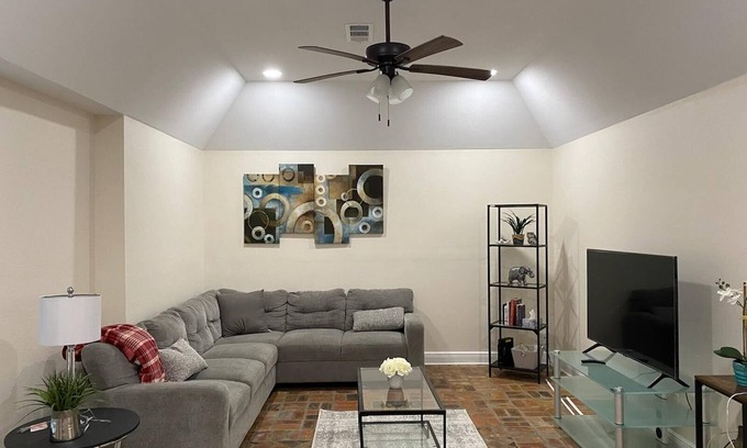 D'Iberville House | Spacious 3 Bedroom Residential Home near Biloxi