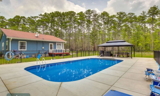 Little River House | Spacious 3 bedroom house in Little River. WiFi, AC, pool near Cherry Grove beach
