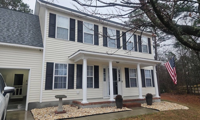 Wilmington House | Spacious 3 BR, 2.5 Bath on quiet cul-de-sac within minutes of Leland Town Center