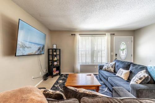 Orange Park House | Spacious 3 BR Near NAS Jax l BBQ WiFi DirecTV