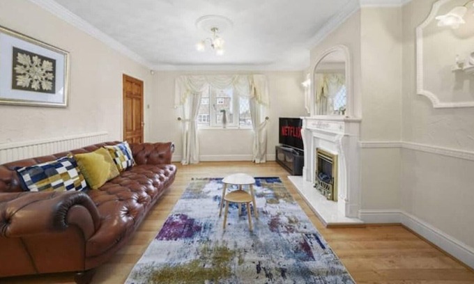 Thurnscoe House | Spacious 3 bedrooms house in Bolton Upon Dearne, host up to 5 guests