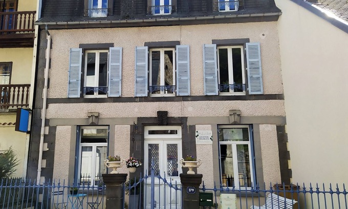La Bourboule House | Spacious 3-room apartment on the second floor of a charming Bourboulian villa
