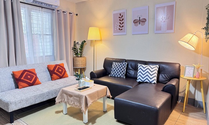 Chang Phueak House | Spacious 3-Storey Townhouse near Nimman & Old city