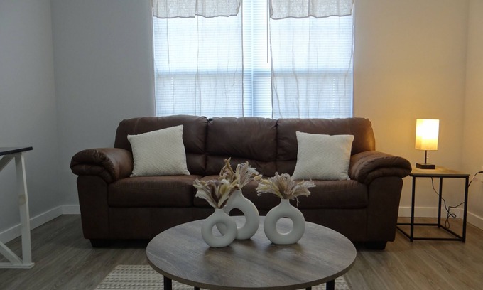 Charleston Apartment | Spacious 3Bed/3Bath Apt: Pet-Friendly, Gym, Minutes from EIU & Local Attractions
