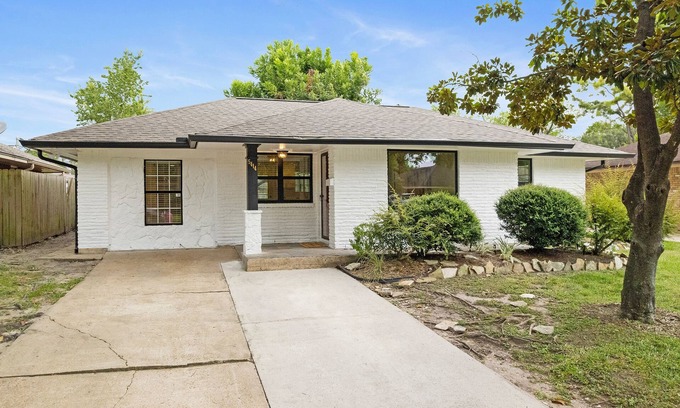 Garden Oaks House | Spacious 3BR/3BA Home with Open Layout – Perfect for Families & Travelers!