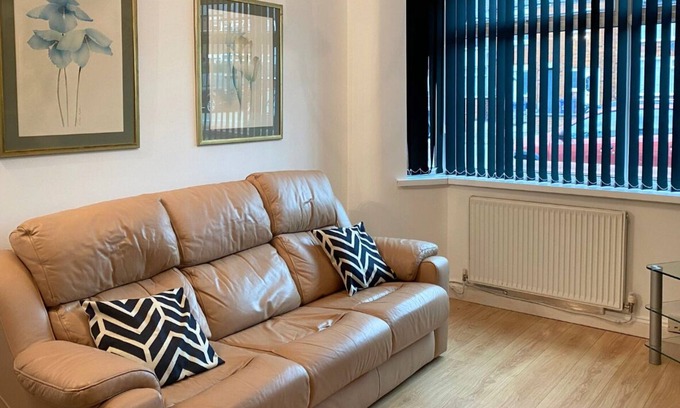 Warrington House | Spacious 3BR Family Home in Warrington | Free Parking&WiFi | Contractors Welcome