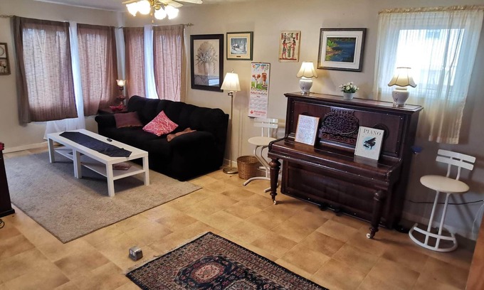 Riviere-Verte House | Spacious 3BR Home + 1 BR Private Ensuite, 2 Kitchens, for big Families & Groups