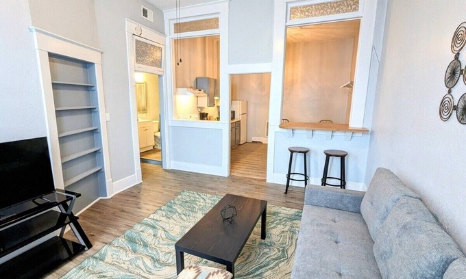 Robinson Apartment | Spacious 3BR on the Square