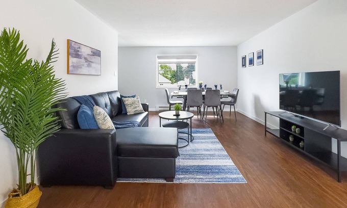 Bobcaygeon Apartment | Spacious 3BR Winter Getaway w/Parking—Bobcaygeon