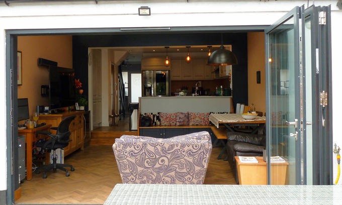 Whitton House | Spacious 4-bed House nr Twickers and 20 mins to London and LHR