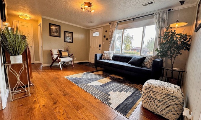 Capitol Hill House | Spacious 4-bedroom house with WiFi, A/C in fabulous Salt Lake City