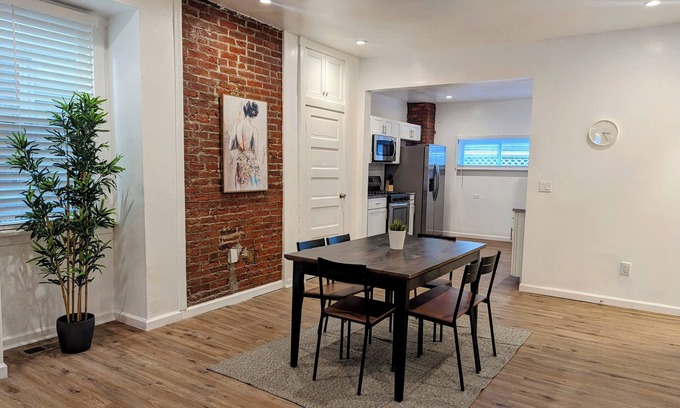 Greenfield House | Spacious 4-bedroom/2-bathroom house with WiFi and AC in charming Pittsburgh