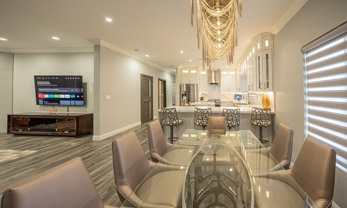 Burbank House | Spacious 4-bedroom, 4.5bath house in peaceful Burbank