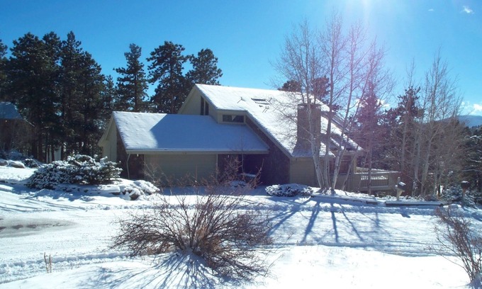 Hiwan Estates And Fairway House | Spacious 4 bedroom family mountain home.