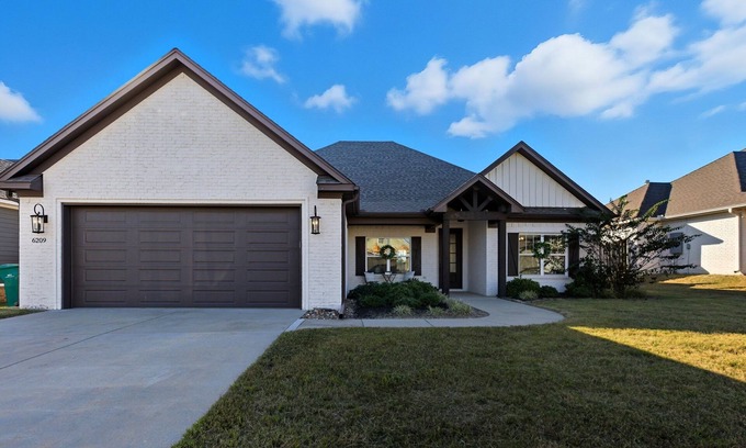 Ferndale House | Spacious 4-bedroom house with an office and fitness area in Alexander