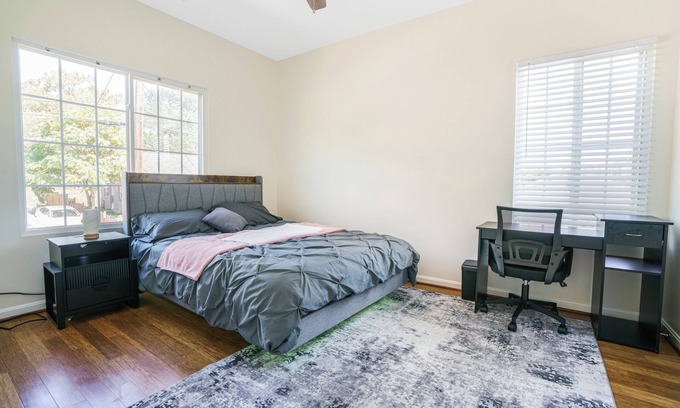 Waverly Hills House | Spacious 4-Bedroom house in Prime Location – Perfect for Groups & Families