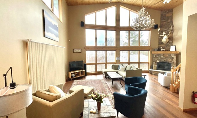 Bayfield House | Spacious 4-bedroom house sleeps 20! Stunning views, walking distance to Bayfield