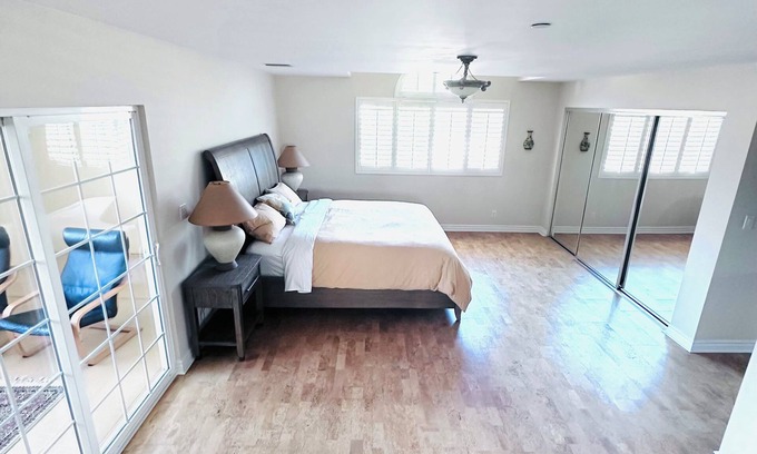 Grandview House | Spacious 4-bedroom house with AC, WiFi in welcoming Glendale