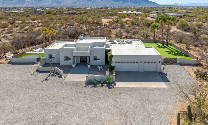 Tucson House | Spacious 4-bedroom house with private pool and Spa and Batting cage