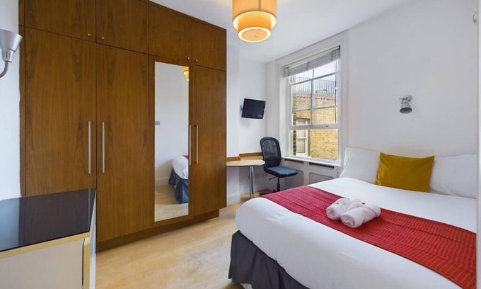Elephant and Castle Apartment | Spacious 4 Bedroom Modern Flat in Central London