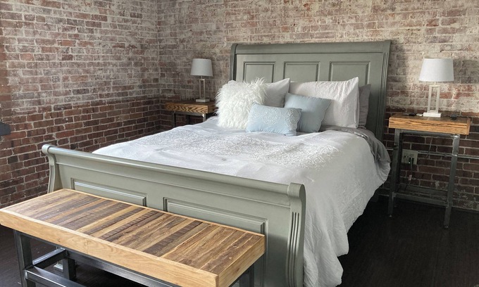 College Hill Apartment | Spacious 4-bedroom riverfront loft apartment