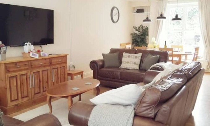 Rhyd-y-clafdy House | Spacious 4-bedroom town house in picturesque Pwllheli