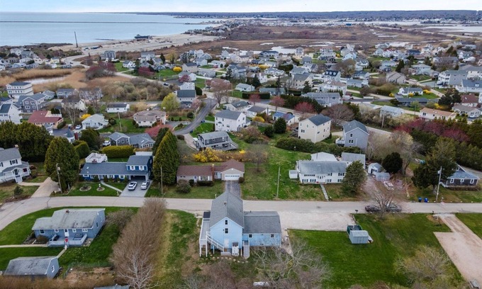 Point Judith House | Spacious 4-bedroom in wonderful Narragansett.Short walk to family friendly beach