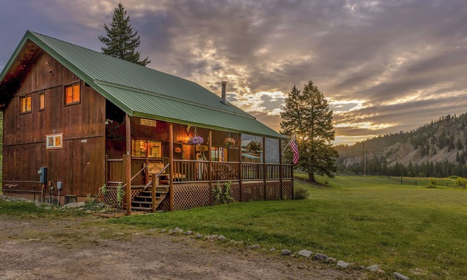 Philipsburg Cabin | Spacious 4 Bedroom Rock Creek Cabin Near Philipsburg