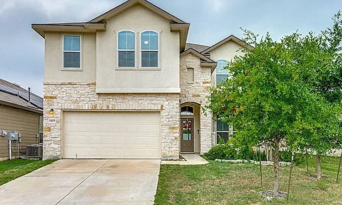 San Antonio House | Spacious 4-bedroom house with WiFi and AC in charming San Antonio LAF graduation