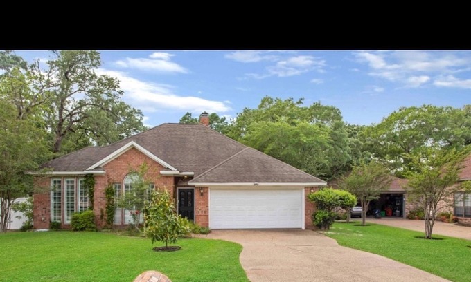 Southwood Valley House | Spacious 4BR home 7 mins to Kyle Field!