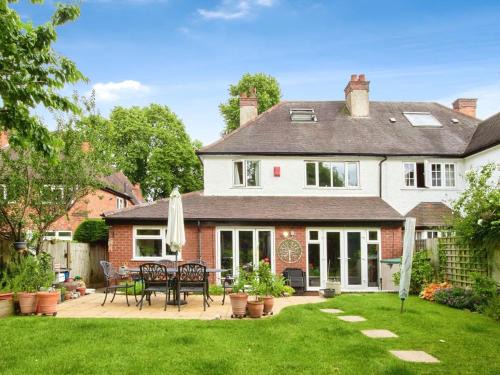 Moseley House | Spacious 4BR Home in Moseley Village near centre