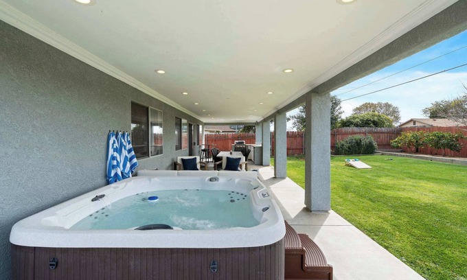 Bay Ho House | Spacious 4BR Outdoor Kitchen, Hot Tub & Fun