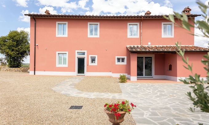 Le Bolle Villa | Spacious 5-Bedroom Retreat in Greve with A/C & Vineyard Views
