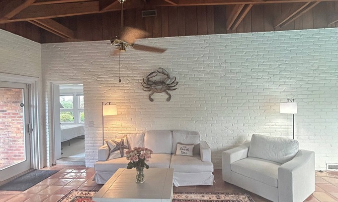 Northeast Virginia Beach House | Spacious 5-bedroom with pool, pet friendly on the Northend of Virginia Beach.
