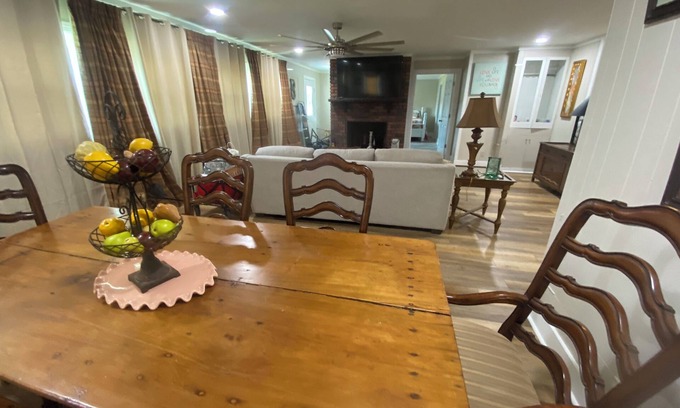 Bowling Green House | Spacious 5-bedroom house near EVERYTHING in terrific Bowling Green