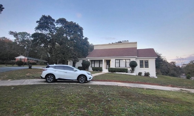 Warner Robins House | Spacious 5-bedroom house pool with AC and WiFi in delightful Warner Robins