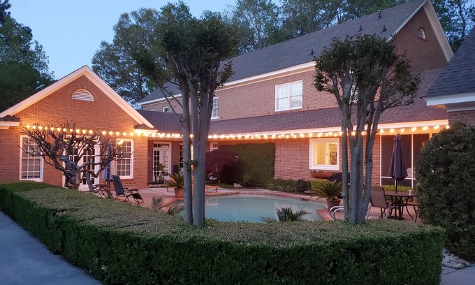 Evans House | Spacious 5 bedroom, 7 bath Masters rental located 6 miles from course