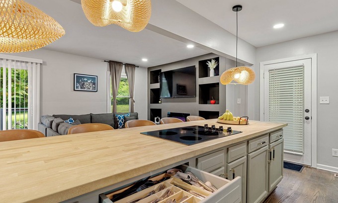 Church Street House | Spacious 5-bedroom bungalow in charming Georgia with Modern Amenities
