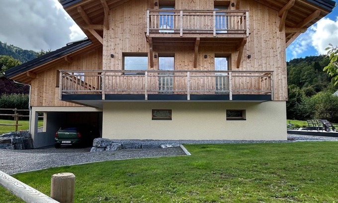 Morillon Ski Chalet | Spacious 5-bedroom chalet ski in ski out - sauna and seasonal pool 12 p Morillon