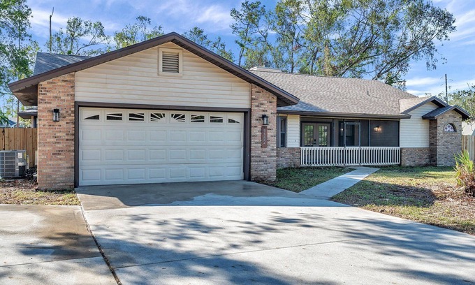 Braden River House | Spacious 5-bedroom house on Acreage near Beaches and Sarasota Shopping Centers